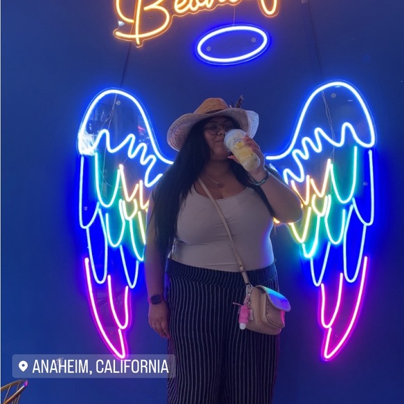 Meet your Posher, Estefani - Picture 6 of 7